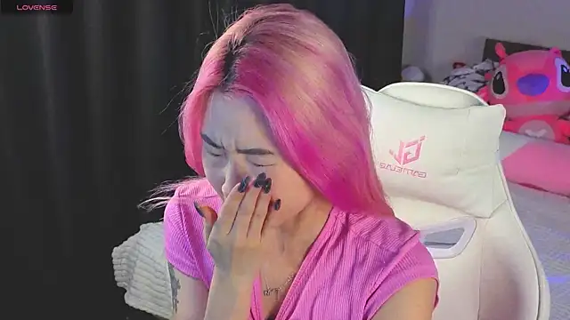 honeyveil  online show from April 15, 2:17 pm