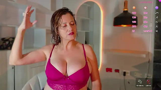 Adrianaa gold online show from June 3, 1:01 pm