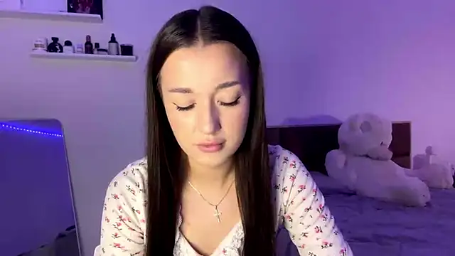 SophieLaine online show from June 18, 5:07 pm