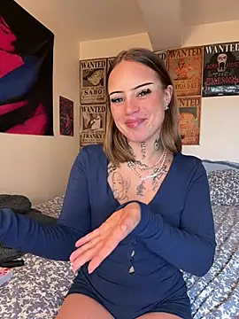 liloutatoou online show from April 13, 1:56 pm