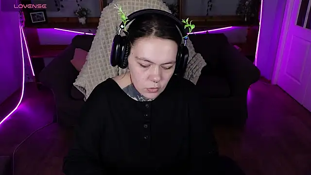 QwertyAnnie Lbo online show from April 19, 3:01 pm