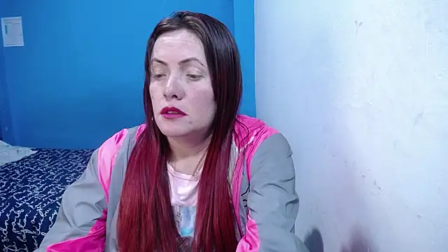 carolinhe26 online show from July 17, 9:51 pm