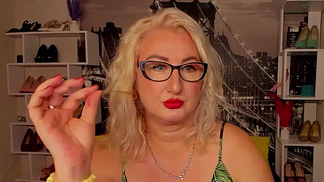 DianaFrances online show from May 9, 3:25 pm