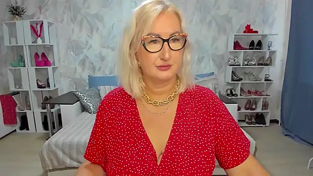 DianaFrances online show from July 11, 9:42 am