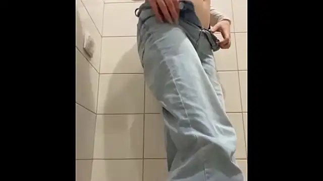 messybun28 online show from April 12, 1:58 pm