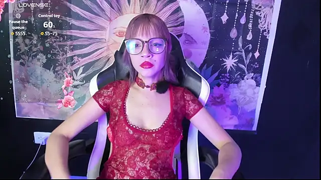 LaxiViolet online show from July 3, 8:15 pm