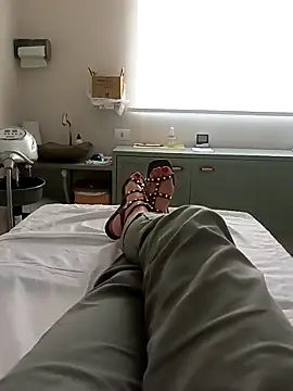 meladinhaa69 online show from April 14, 4:18 pm