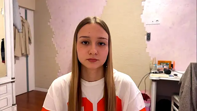 MaryjaneMayeux online show from April 14, 9:31 am