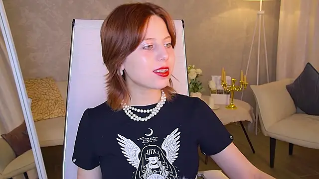 VivienneHebert online show from May 18, 10:05 pm