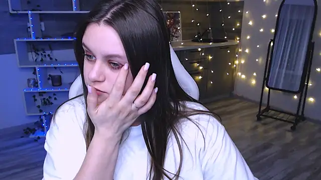 sofiarayan online show from April 17, 6:10 pm