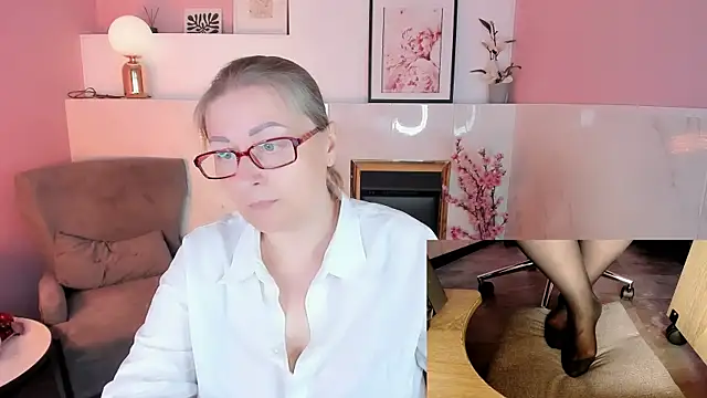 Alexandra Kind online show from July 19, 8:55 pm