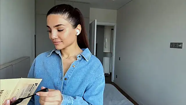 MelindaReny online show from May 12, 8:11 am