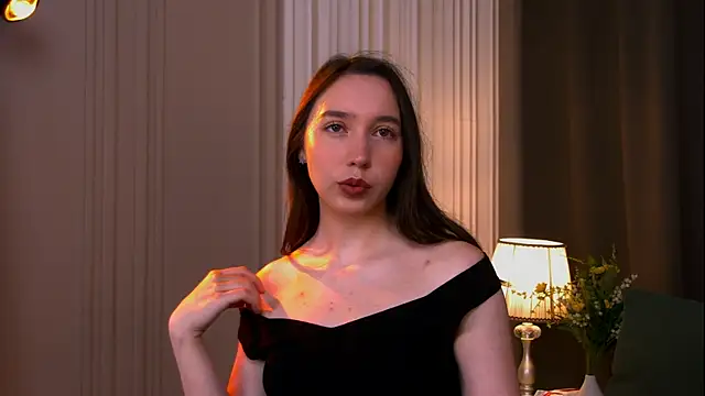 Suzaneey online show from June 26, 7:15 pm