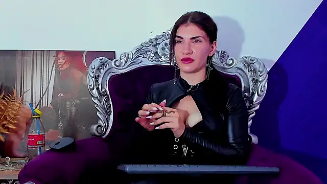 MistressKasandra online show from July 13, 5:08 am