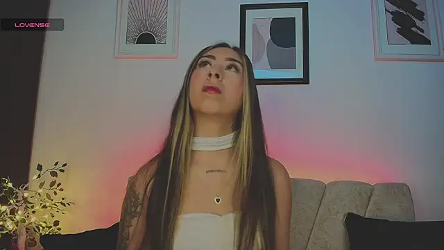 Cloe martinezz  online show from May 14, 9:20 pm