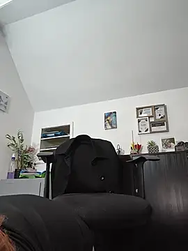 BelleVivianne online show from May 22, 1:31 pm