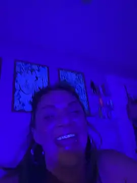 milkandhoneyy online show from April 18, 3:31 am