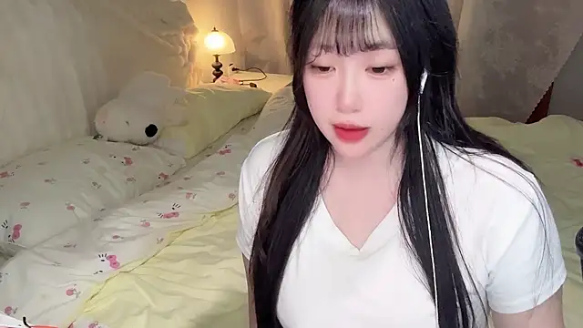 SweetButWildbaby online show from May 11, 3:51 pm