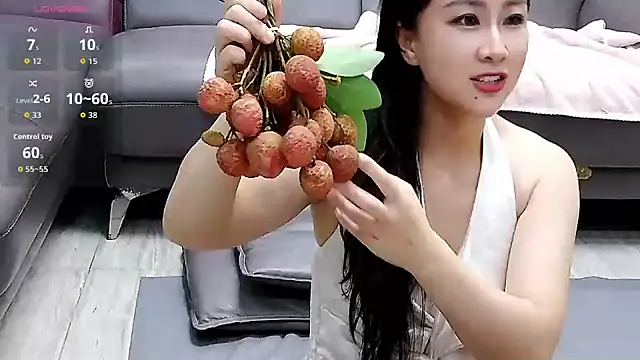 Yanzi-66 online show from May 31, 1:50 pm