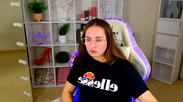 NadinnL online show from May 21, 6:44 am