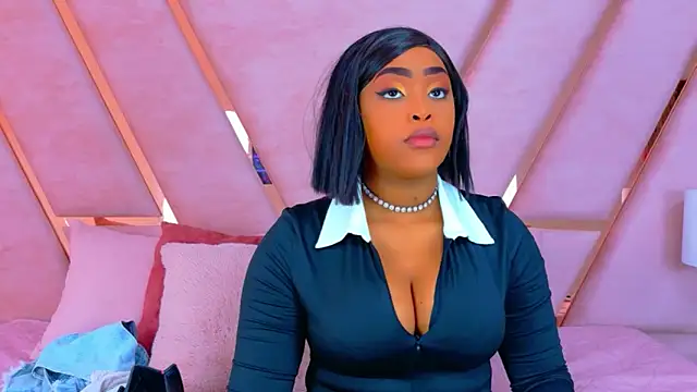 TiannahGlow online show from May 19, 1:40 pm