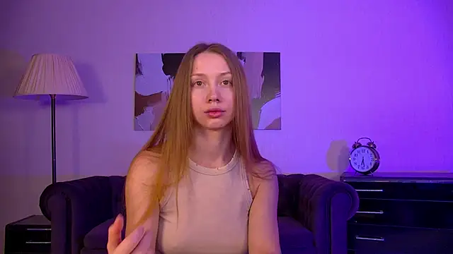 LoraVey online show from June 18, 7:30 pm