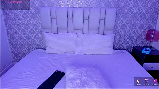 Violett Moonx online show from June 2, 9:49 pm