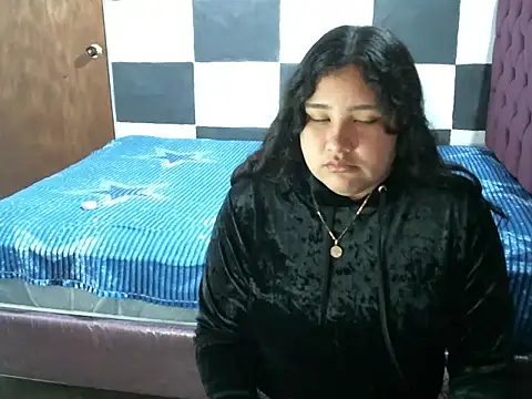 Valery-Khloe online show from July 7, 1:25 pm