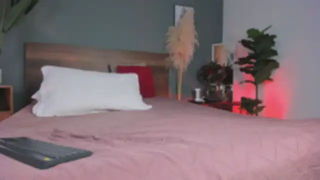 Lynncute online show from July 9, 3:53 am