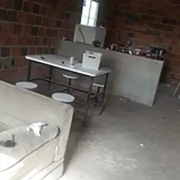  - - putinha -  online show from April 26, 11:30 am