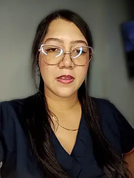 Chloe Thomsoon  online show from May 3, 9:29 pm