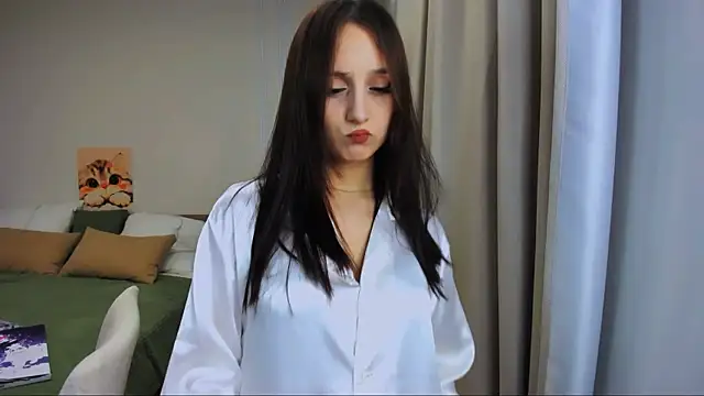 JulietteMonli online show from July 7, 7:05 pm