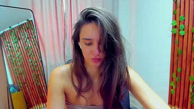 NicoleWells22 online show from May 28, 7:39 am