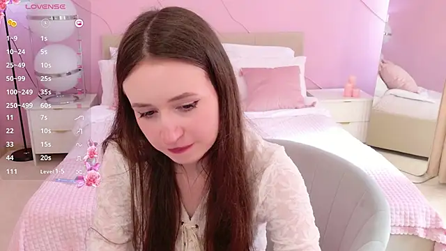 AliceLidelle online show from June 4, 12:20 pm