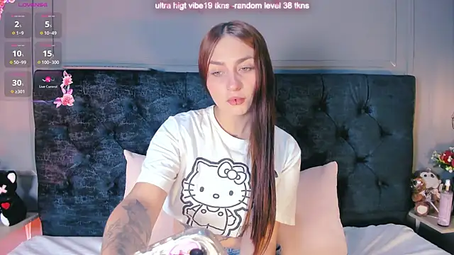 miia moore  online show from June 6, 1:28 pm