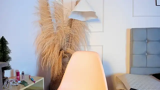 malanie gates  online show from April 27, 11:29 am