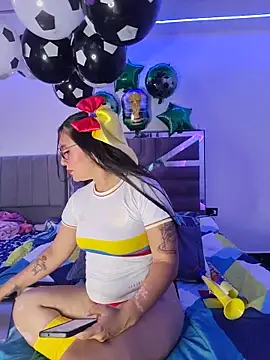 valeryrouse27 online show from June 5, 5:19 pm