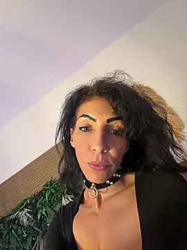 Yasmiinee online show from May 31, 7:04 pm