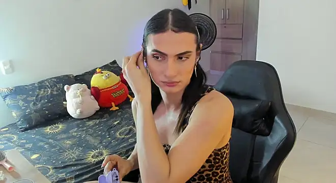  shantallskinny  online show from May 16, 3:20 am