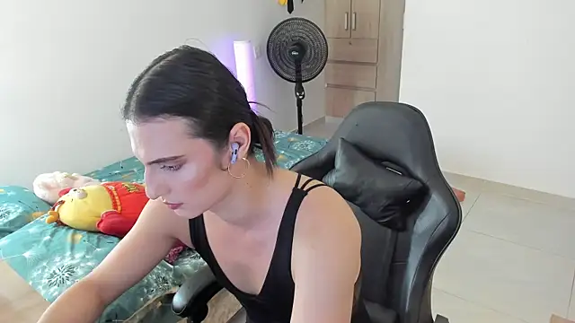  shantallskinny  online show from June 3, 9:53 pm