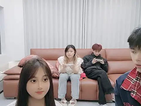 YQBY5 online show from April 28, 11:47 am