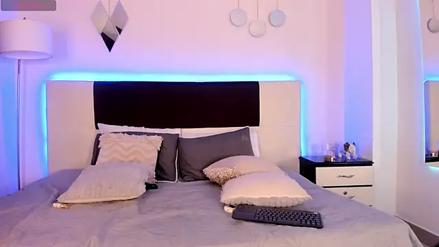 Sky Loren online show from July 27, 3:36 am