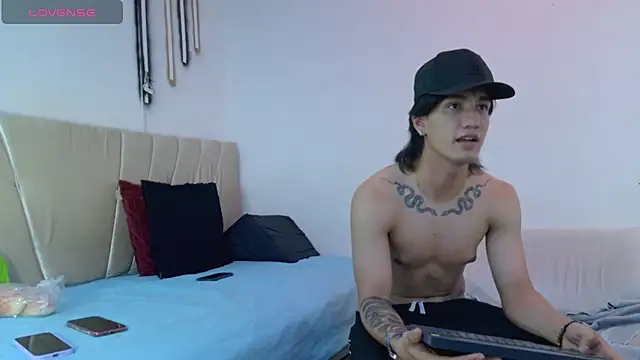 sweetauracouple online show from July 3, 3:01 am