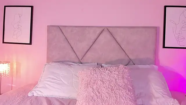 Emiilyh  online show from June 30, 7:46 pm
