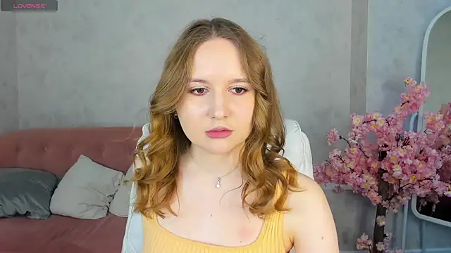Emmaa Kimm online show from June 3, 1:07 am