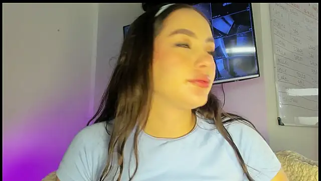 Megann Rousee online show from May 11, 2:56 pm