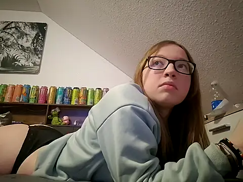 Freaky-Doll online show from May 7, 9:18 pm