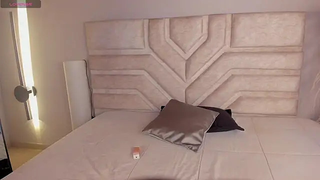  zoe 3 online show from August 3, 1:06 pm