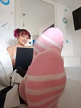 Ari vibesX online show from August 3, 10:04 pm