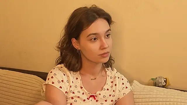 JolieDerringer online show from July 16, 7:46 am